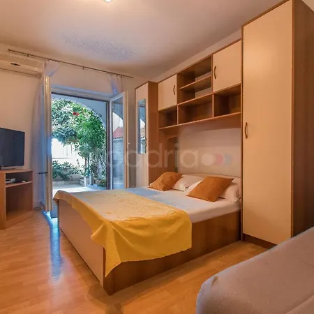 Apartamento Quiet Area Rose Makarska