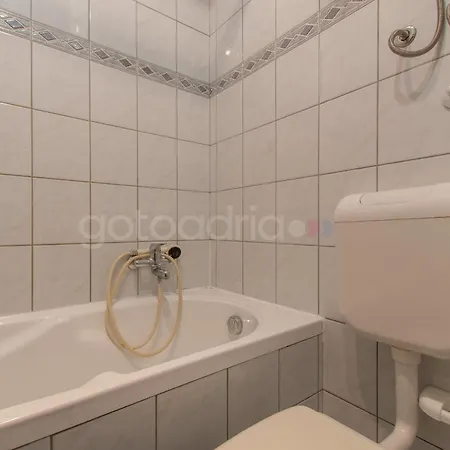 Apartment Quiet Area Rose Makarska