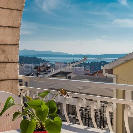 Apartment Quiet Area Rose Makarska