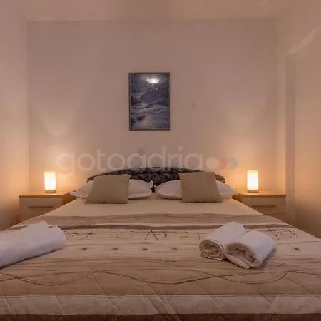 Apartment Quiet Area Rose Makarska