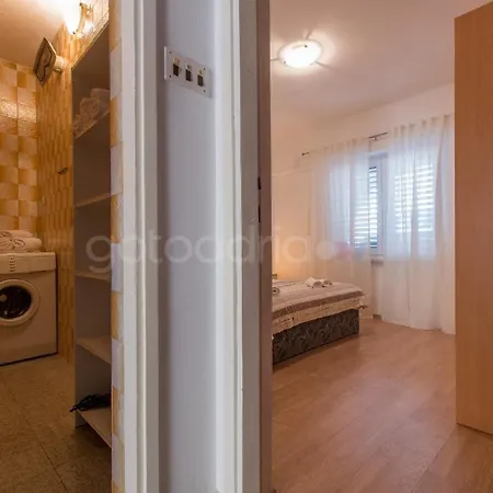 Quiet Area Rose Apartment