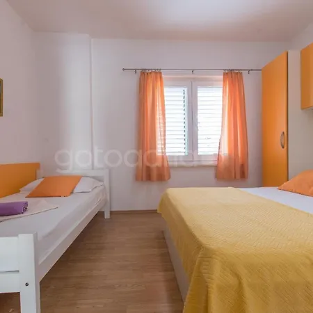 Quiet Area Rose Apartment Makarska