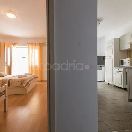 Apartamento Quiet Area Rose Makarska