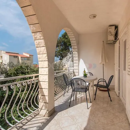 Quiet Area Rose Apartment Makarska