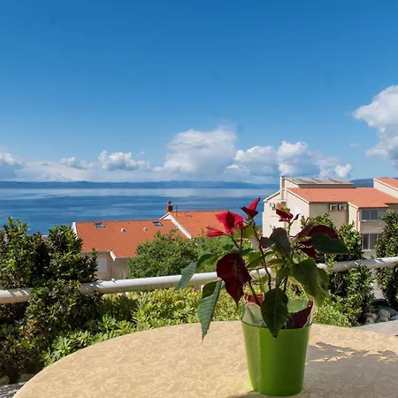 Quiet Area Rose Apartment Makarska