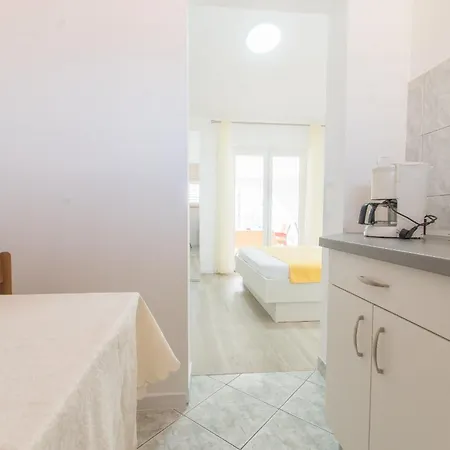 Apartamento Quiet Area Rose Makarska