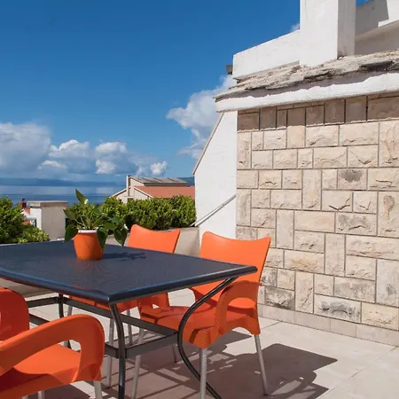 Quiet Area Rose Apartment Makarska